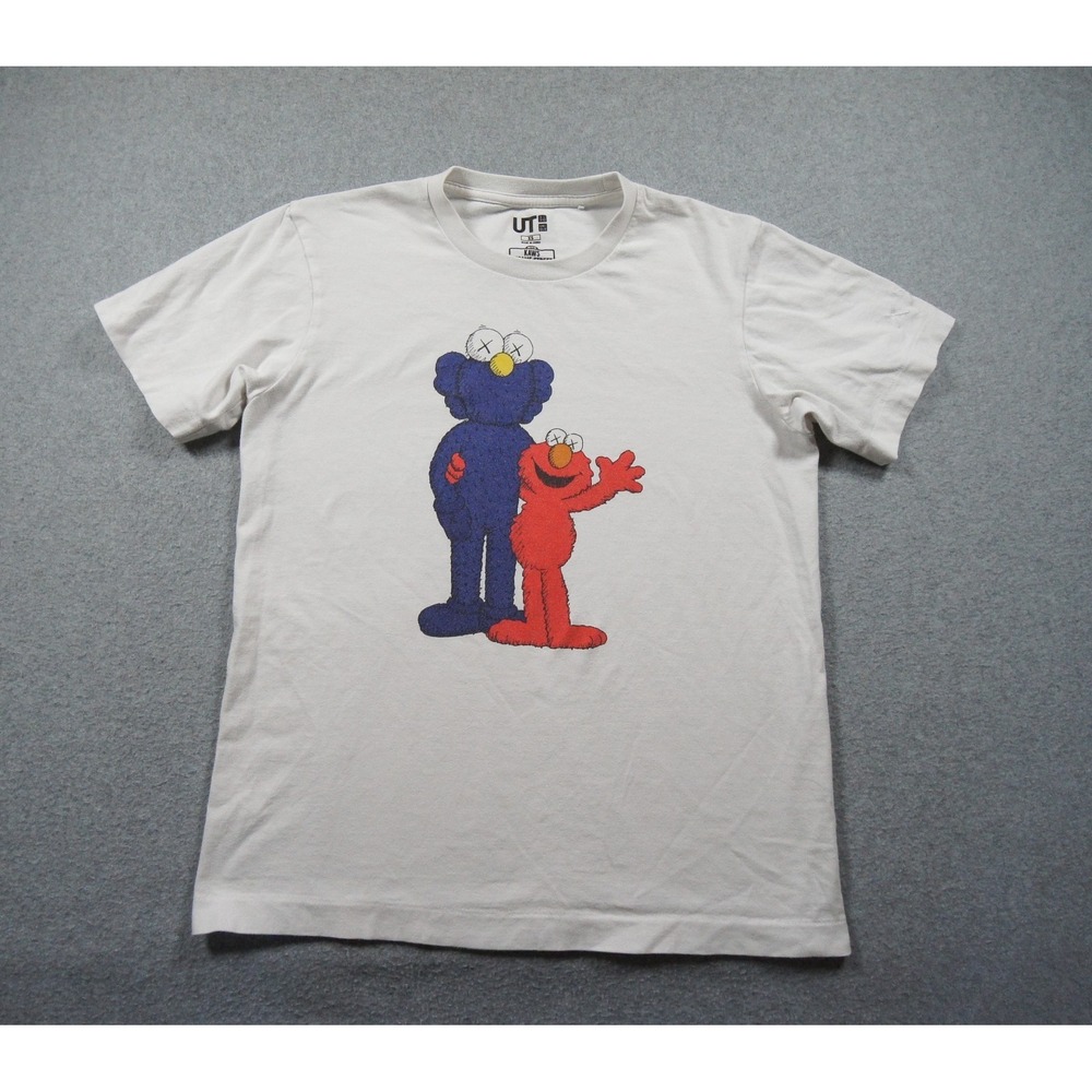 Uniqlo Shirt Mens XS White KAWS Sesame Street Streetwear Elmo Graphic Tee